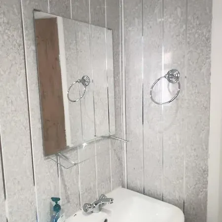 An Exclusive In A Hotel, Free Parking, Resturant, Bar And * Leeds (West Yorkshire)